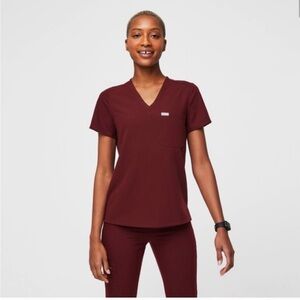 FIGS Catarina Technical Collection Scrub Top Women’s Size Small Burgundy